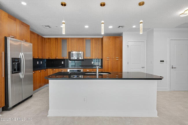 Building Photo - 1431 Riverplace Blvd