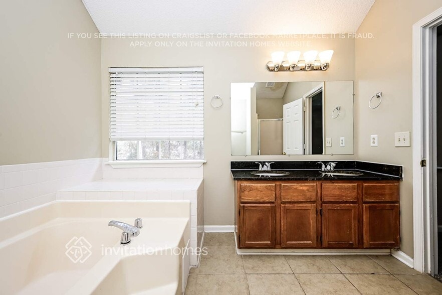 Building Photo - 1304 Baywood Glen