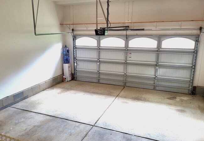Building Photo - 105 Clubhouse Dr