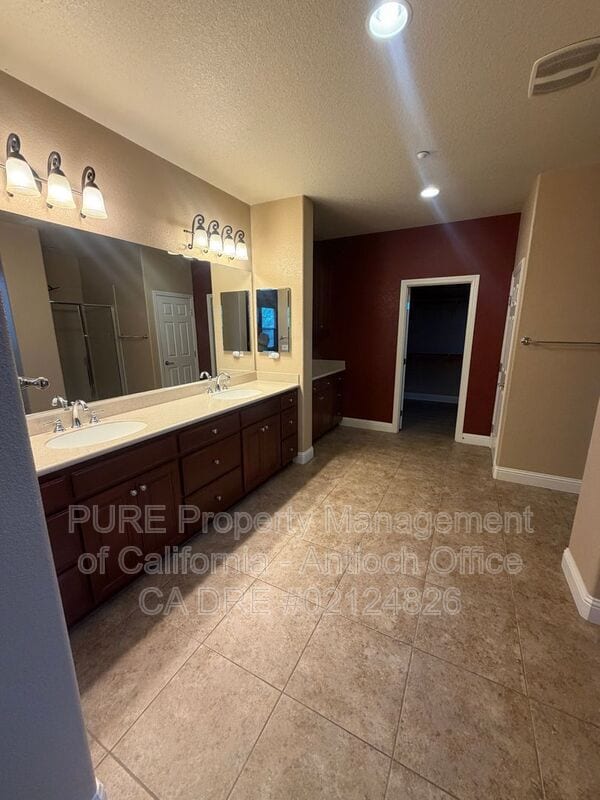 Building Photo - 80 Bottlebrush Ct