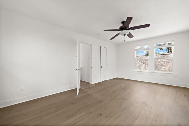 Building Photo - 1301 Sloan St