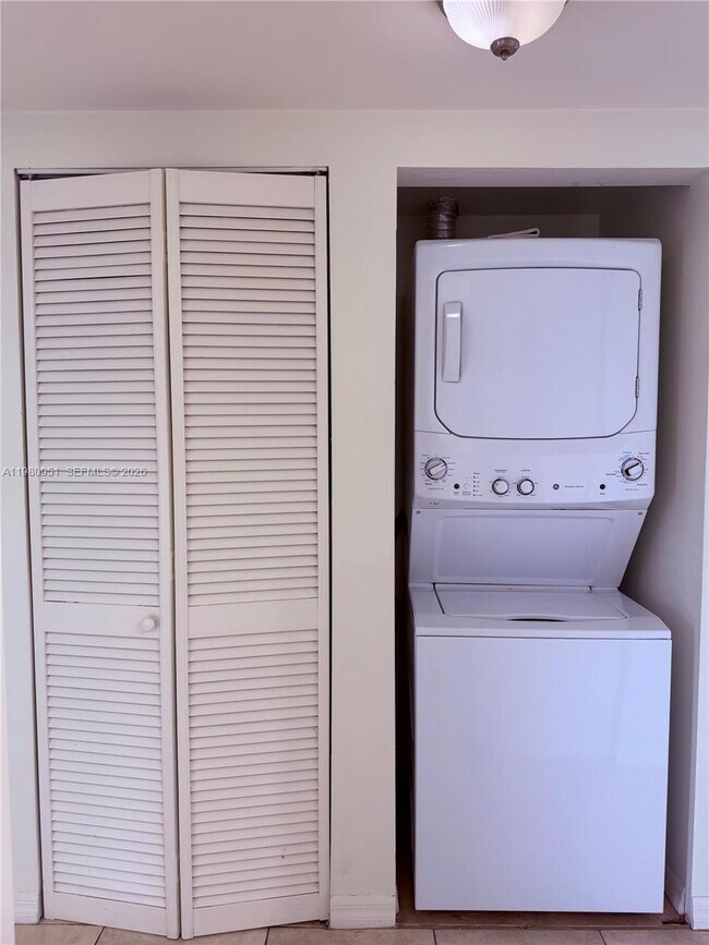 Building Photo - 900 SW 8th St