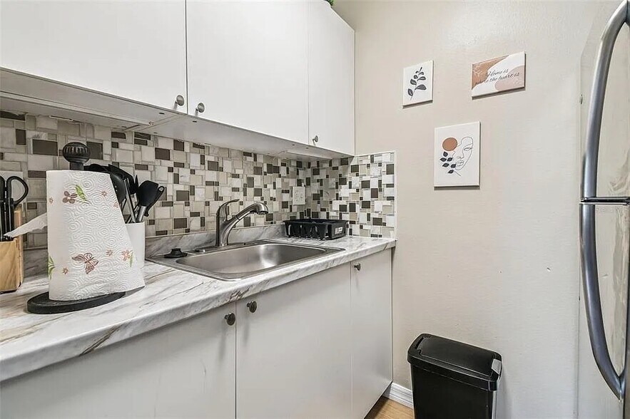 Building Photo - 4134 Dolphin Dr