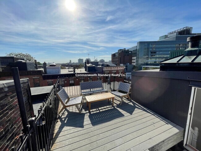 Building Photo - 8 Grove St