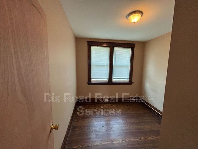 Building Photo - 11169 Maple St