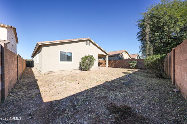 Building Photo - 45449 Alamendras St