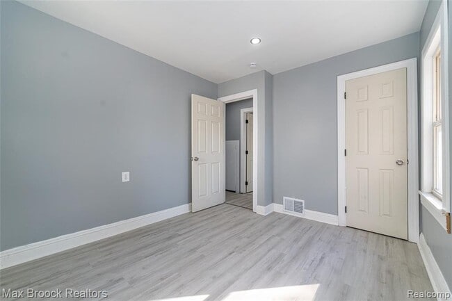 Building Photo - 9327 Schaefer Hwy