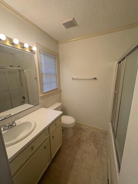 Building Photo - 1204 Whitehall Rd