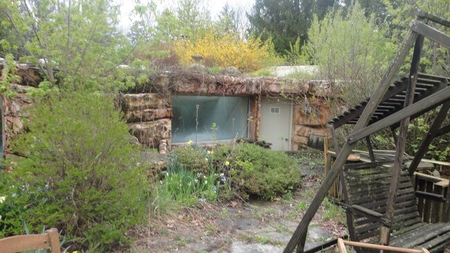 Building Photo - Large Underground House with indoor pool n...