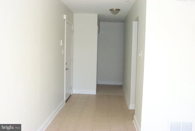Building Photo - 29-A-29-A W Daisy Ln