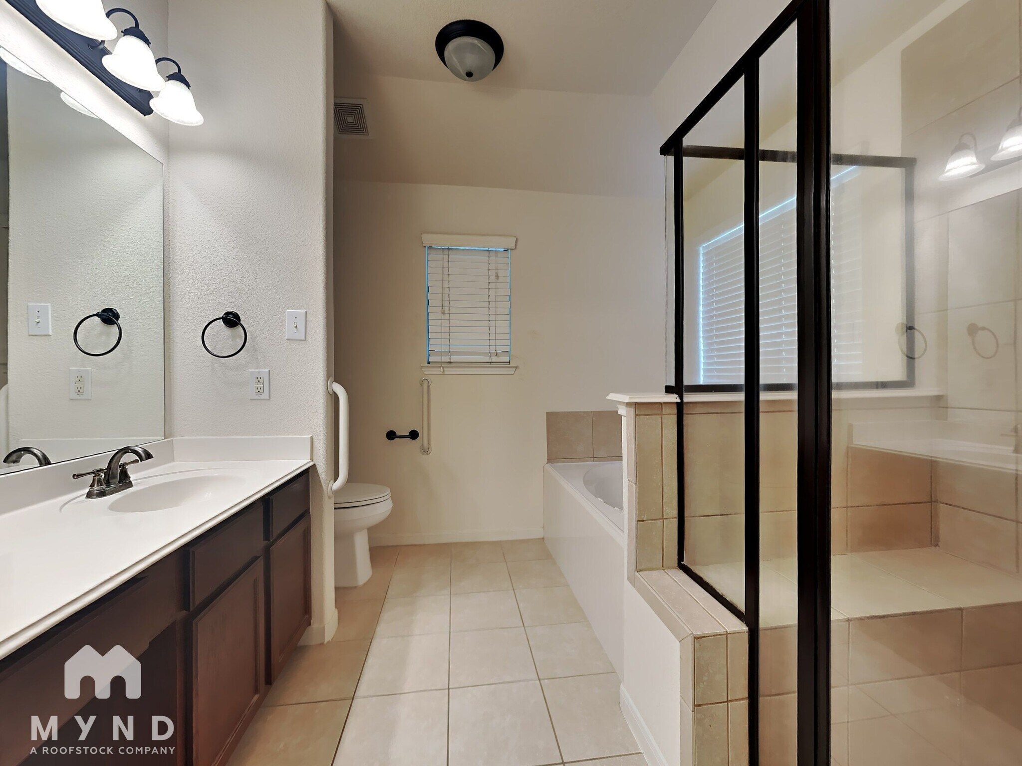 Building Photo - 2711 Lexington Park Dr