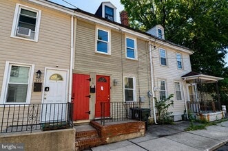 Building Photo - 319 York St