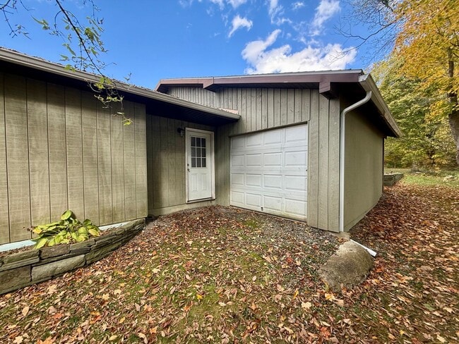 Building Photo - *AMAZING Sprawling Ranch Home*