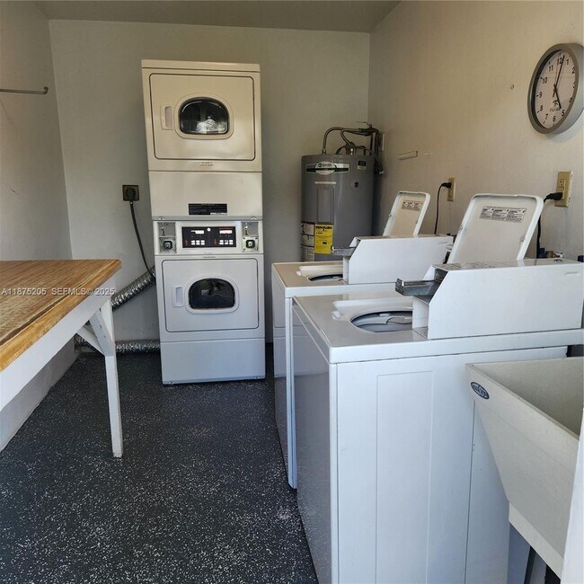 Building Photo - 2170 NE 51st Ct