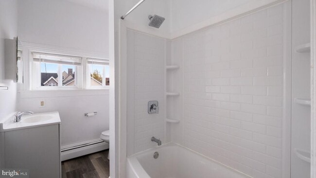 Building Photo - 4 E State St