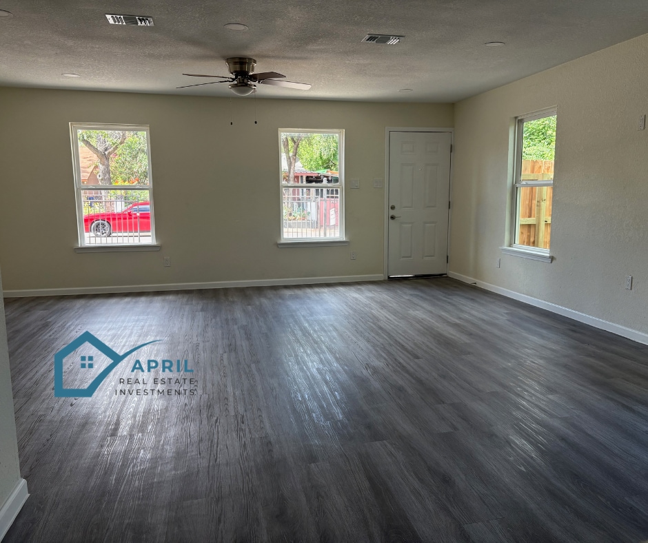 large living room - 1927 W Mayfield Blvd