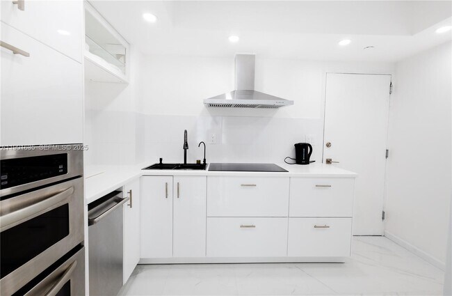 Building Photo - 4010 Galt Ocean Dr