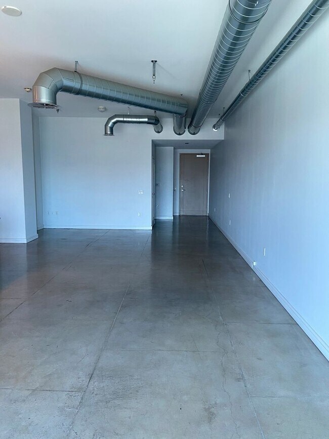 Building Photo - Downtown loft-living at its best - unfurnished loft