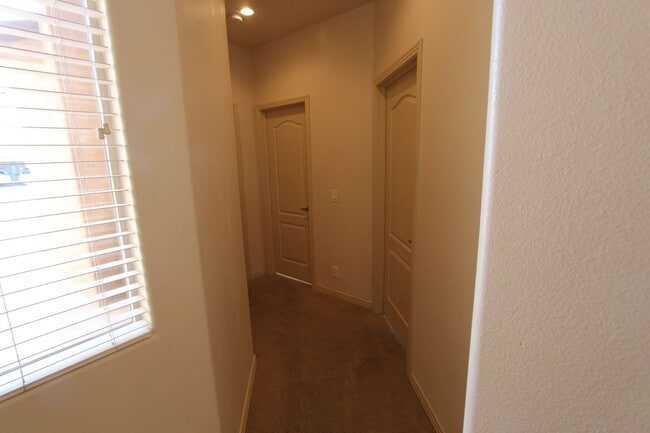 Building Photo - 4 Br, 3 Car Garage - Stone Gate at Seven H...