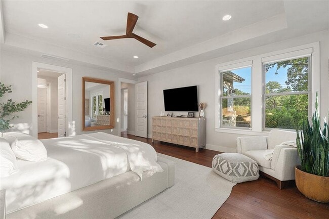 Building Photo - 1002 Meriden Ln