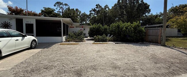 Building Photo - 828 S Tuttle Ave