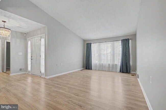 Building Photo - 2615 Point Lookout Cove