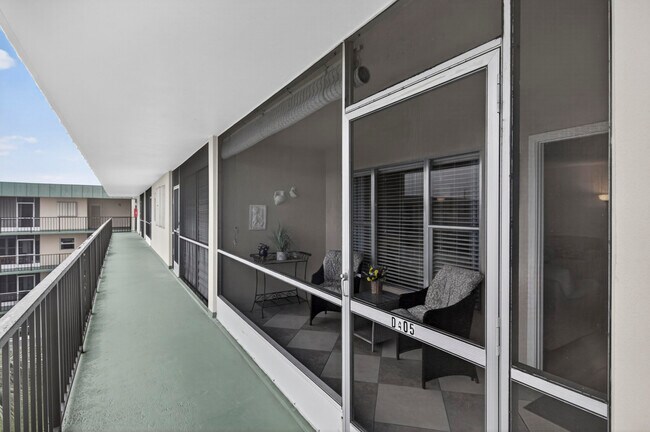 Building Photo - 804 SE 7th St