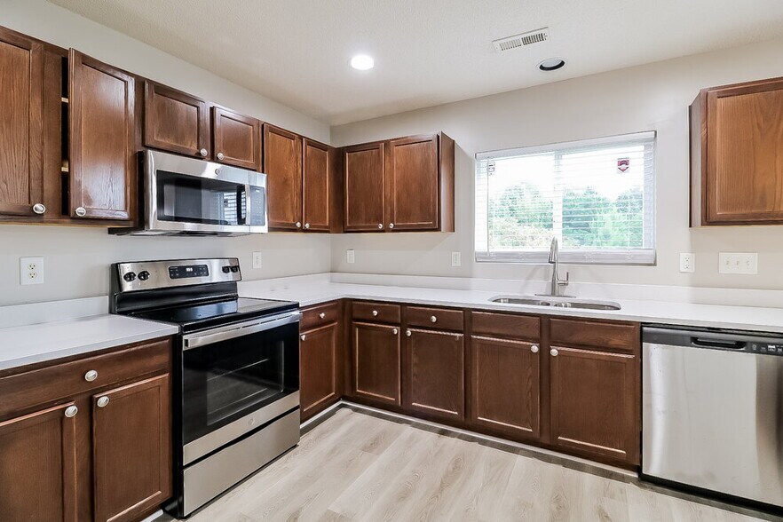 Building Photo - 3775 Marshlane Way