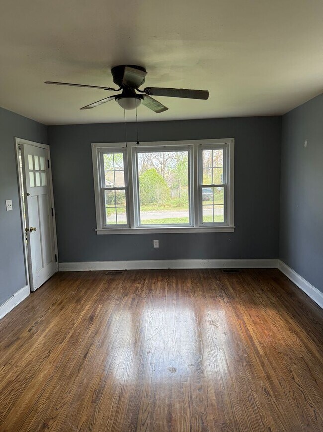 Building Photo - 2 Bed/1 Bath House