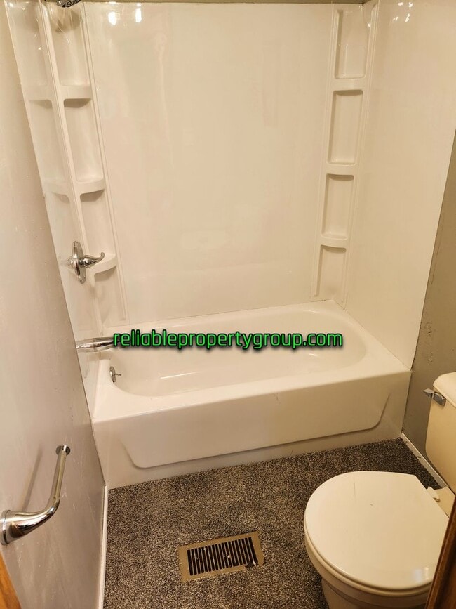 Building Photo - New Listing in Fort Wayne