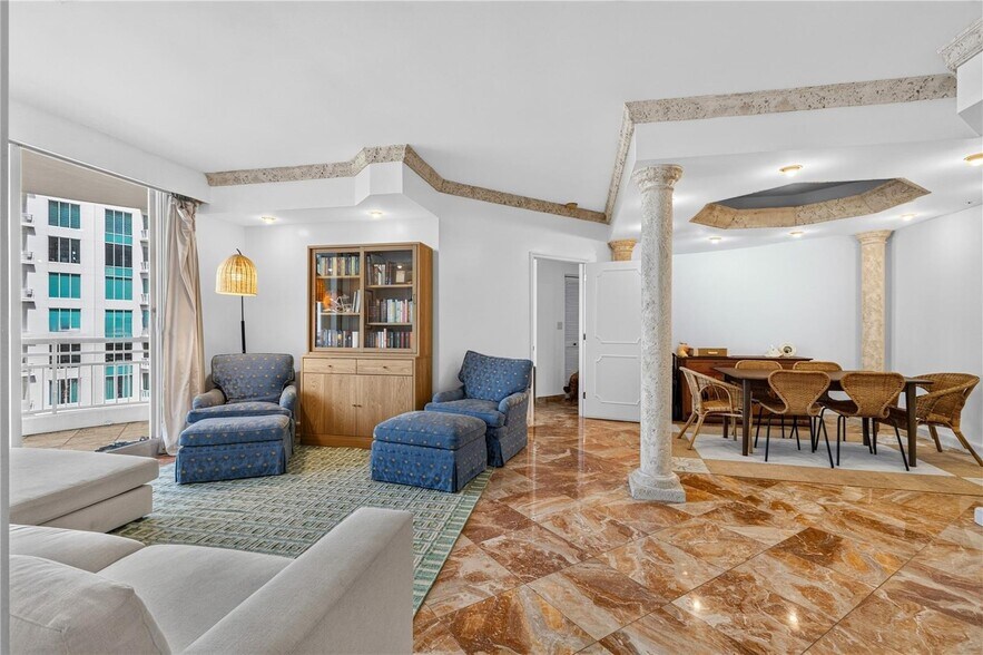 Building Photo - 888 Brickell Key Dr