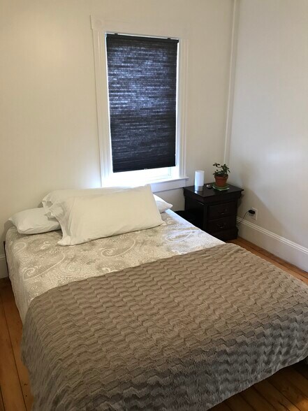 Back Bed - 9 Tyler St