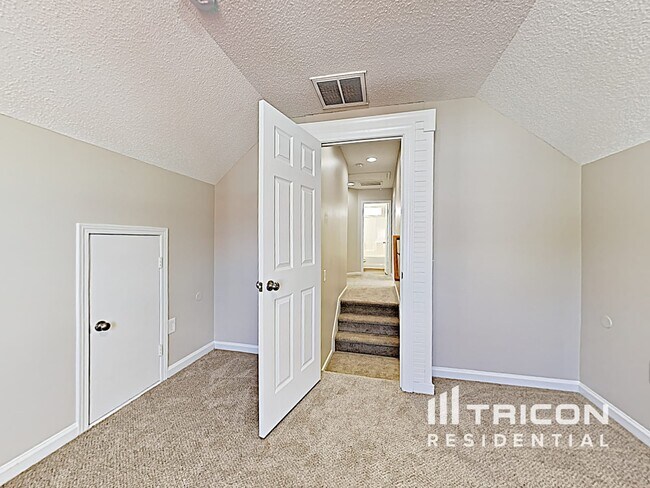 Building Photo - 177 Everett Park Dr