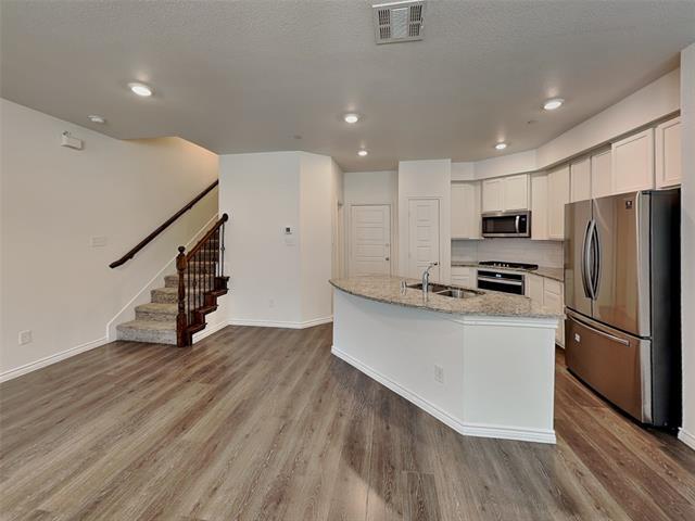 Building Photo - 2431 Klamath Dr