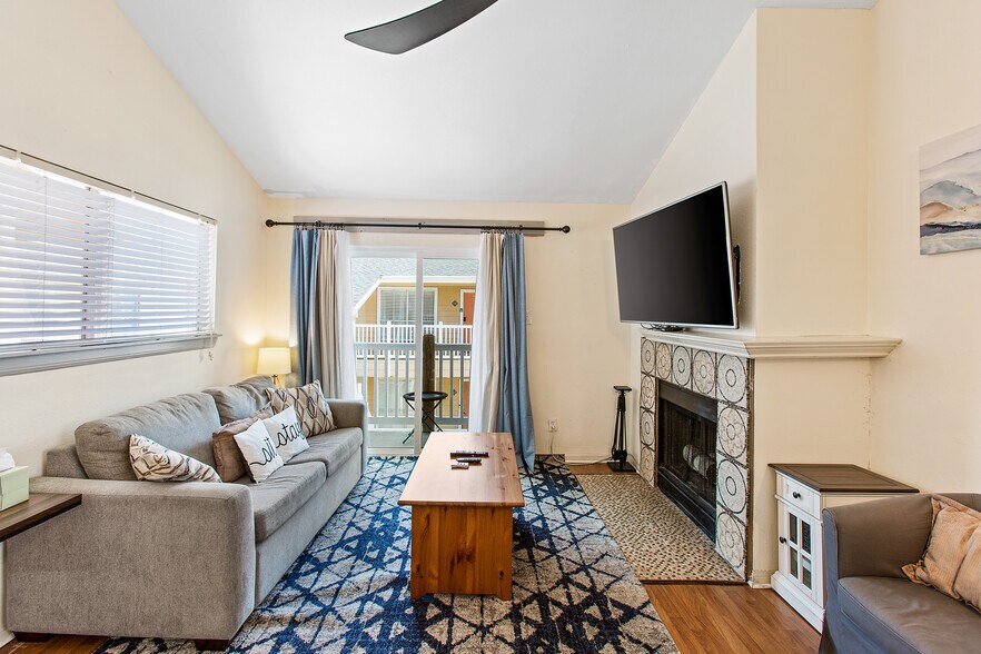 Building Photo - 3506 Cove View Blvd