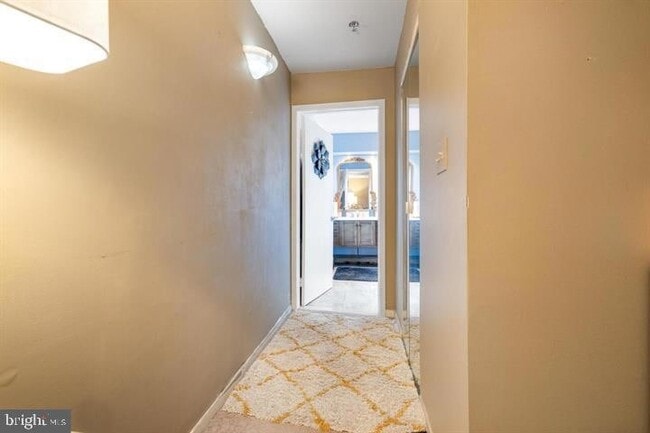Building Photo - 5213 Le Parc Dr