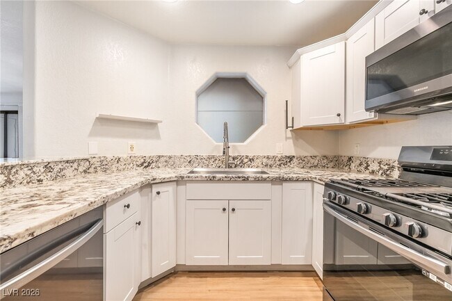 Building Photo - 5004 S Rainbow Blvd