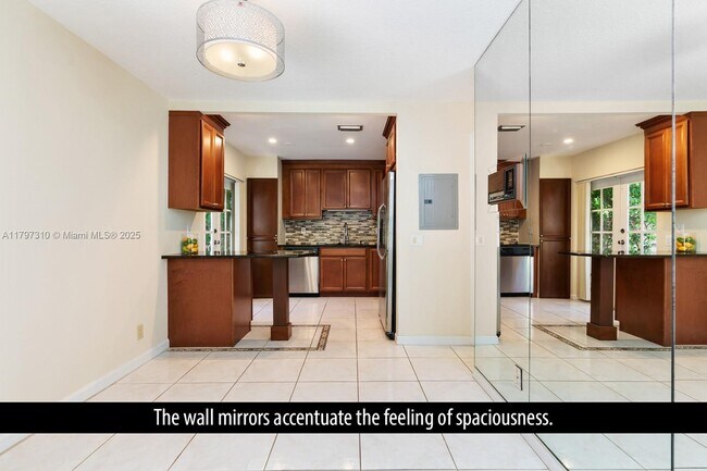 Building Photo - 6493 Via Regina