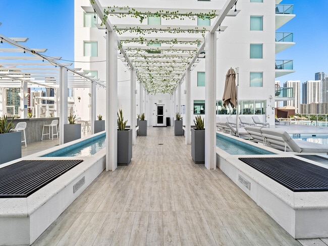 Building Photo - 400 Sunny Isles Blvd