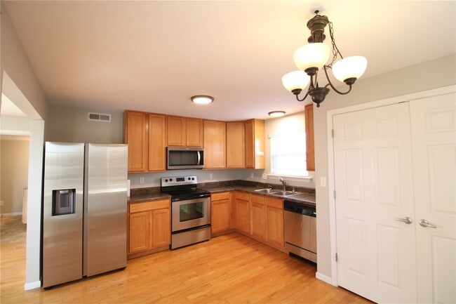 Building Photo - 5123 Welsh Dr