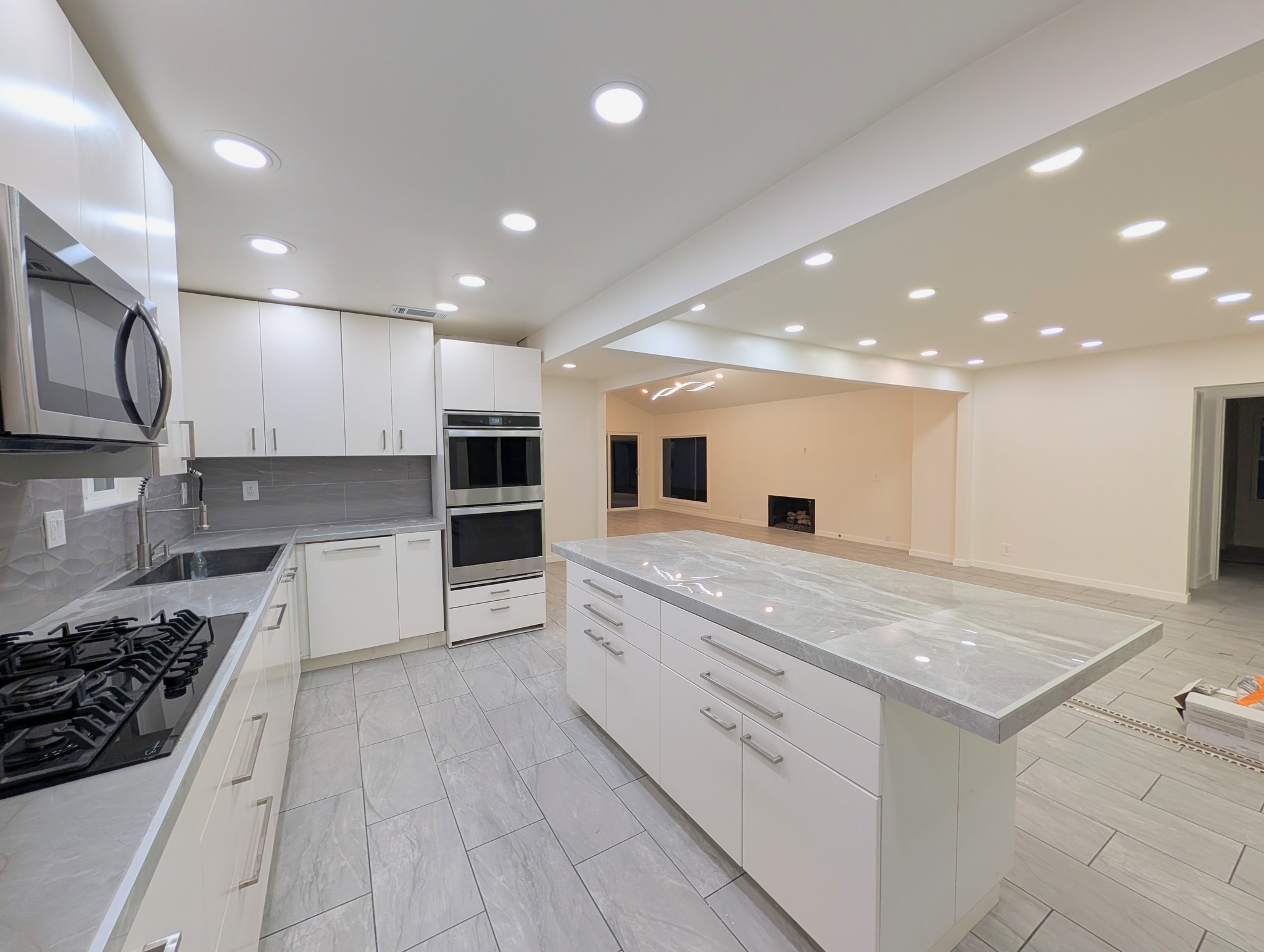 Building Photo - 18700 Collins St