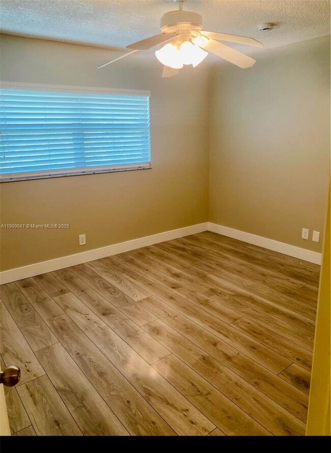 Building Photo - 320 NE 12th Ave