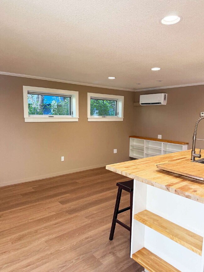 Building Photo - Updated 1-Bedroom Retreat in the Heart of the Springs.