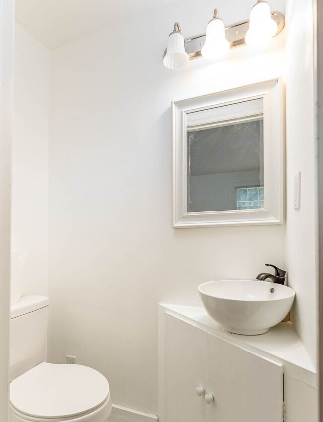 Building Photo - 2 Bedroom 1.5 Bath Townhouse in Wagener Terrace - Charleston Peninsula