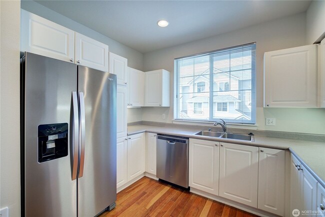 Building Photo - 2bd/2.25ba Bothell Townhome