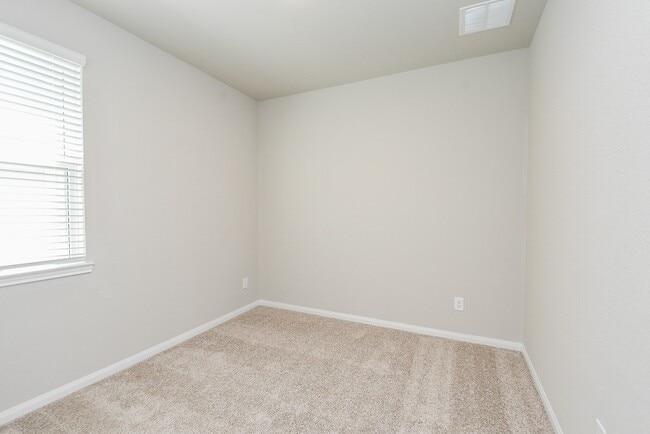 Building Photo - 14042 Chinook Dr