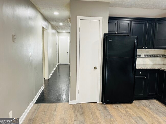 Building Photo - 142 Summerwood Dr