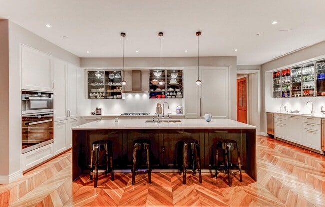 Building Photo - 300 International Drive