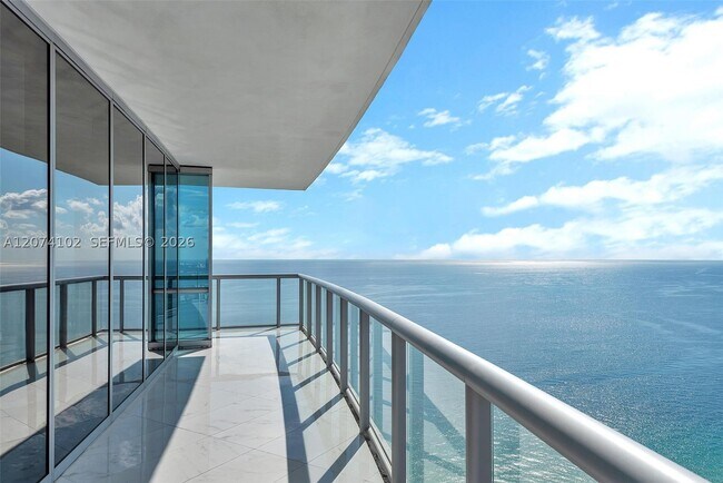 Building Photo - 17121 Collins Ave