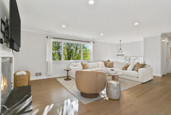 Building Photo - 6 Meadowbank Rd